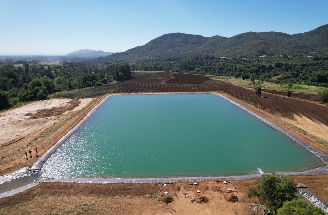 Neoplastix Chile Soluciones proyectos de revestimiento de tranques agrícolas, venta e instalación de geosintéticos, geomembranas y geotextiles. Innovación, tecnología, calidad, garantía, responsabilidad.
